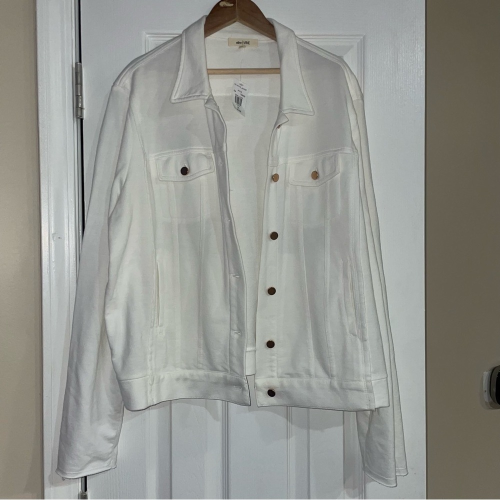 Olive And Vine White Jacket Size XL‎